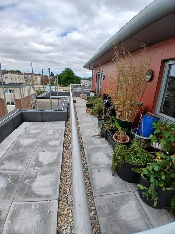 Balcony with planters returned to the new paving